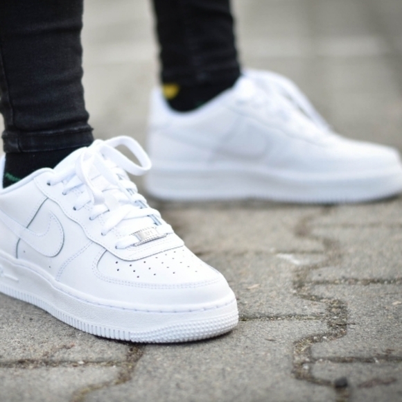 Nike Air Force 1 07 Streetwear/Lifestyle Shoes Size 7.5 Men/9 Women - Picture 3 of 11